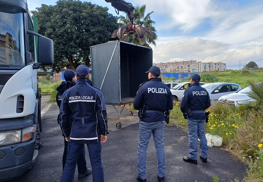 Controlli della Polizia di Stato nel quartiere Librino Controlli della Polizia di Stato nel quartiere Librino